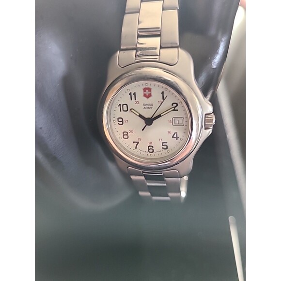 Vtg 2001 Victorinox Swiss Army Ladies Quartz 28mm Officer's Watch - Enamel Dial - Picture 10 of 12